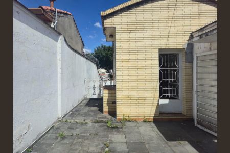 Casa à venda com 218m², 4 quartos e 5 vagas Casa à venda com 218m², 4 quartos e 5 vagasQuintal Frente