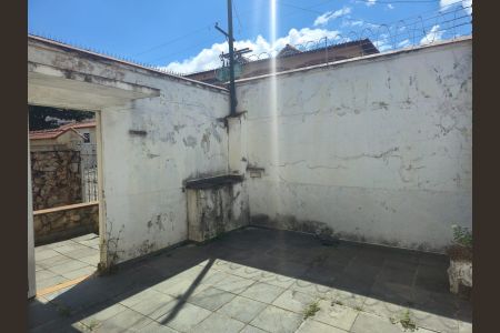 Casa à venda com 218m², 4 quartos e 5 vagas Casa à venda com 218m², 4 quartos e 5 vagasQuintal Frente