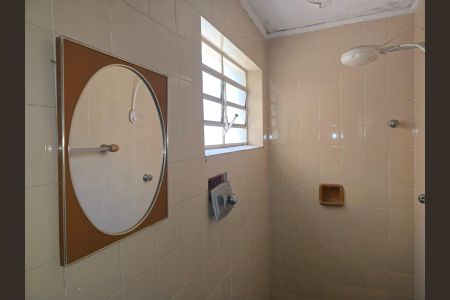 Casa à venda com 218m², 4 quartos e 5 vagas Casa à venda com 218m², 4 quartos e 5 vagasBanheiro de serviço