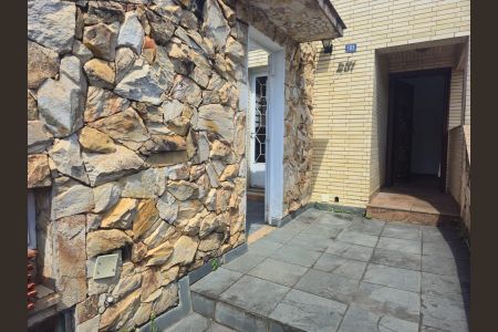 Casa à venda com 218m², 4 quartos e 5 vagas Casa à venda com 218m², 4 quartos e 5 vagasFrente entrada social e garagem