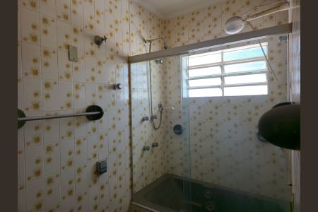 Casa à venda com 218m², 4 quartos e 5 vagas Casa à venda com 218m², 4 quartos e 5 vagasBanheiro da Suíte