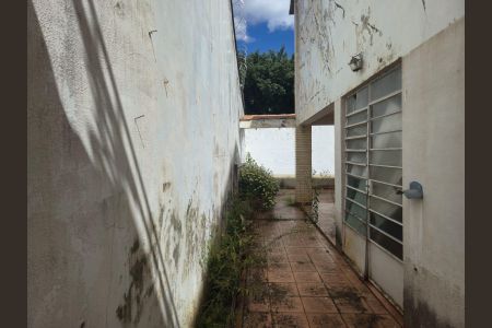 Casa à venda com 218m², 4 quartos e 5 vagas Casa à venda com 218m², 4 quartos e 5 vagasGaragem e Quintal Fundos