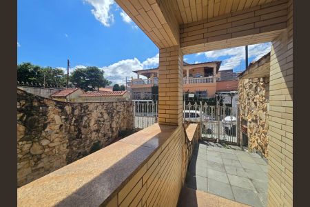 Casa à venda com 218m², 4 quartos e 5 vagas Casa à venda com 218m², 4 quartos e 5 vagasQuintal Frente