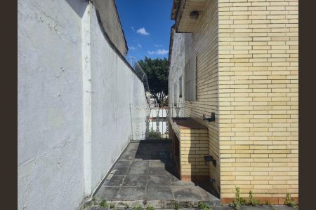 Casa à venda com 218m², 4 quartos e 5 vagas Casa à venda com 218m², 4 quartos e 5 vagasQuintal Frente