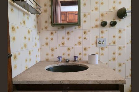 Casa à venda com 218m², 4 quartos e 5 vagas Casa à venda com 218m², 4 quartos e 5 vagasBanheiro da Suíte