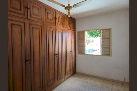 Casa à venda com 218m², 4 quartos e 5 vagas Casa à venda com 218m², 4 quartos e 5 vagasQuarto 02