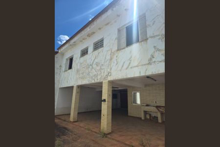 Casa à venda com 218m², 4 quartos e 5 vagas Casa à venda com 218m², 4 quartos e 5 vagasGaragem e Quintal Fundos
