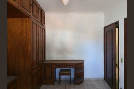 Suíte  de casa à venda com 4 quartos, 218m² em Vila Rosalia, Guarulhos