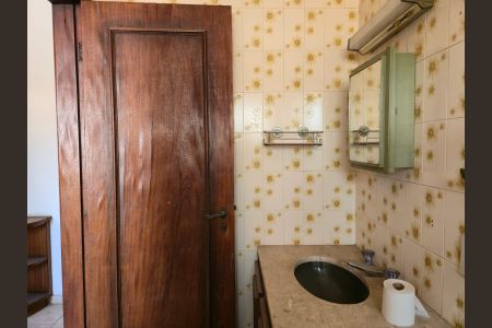 Casa à venda com 218m², 4 quartos e 5 vagas Casa à venda com 218m², 4 quartos e 5 vagasBanheiro da Suíte