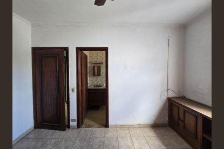 Casa à venda com 218m², 4 quartos e 5 vagas Casa à venda com 218m², 4 quartos e 5 vagasSuíte