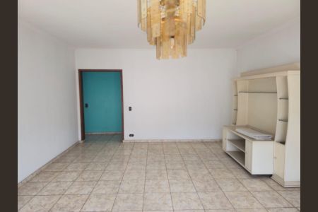 Casa à venda com 218m², 4 quartos e 5 vagas Casa à venda com 218m², 4 quartos e 5 vagasSala