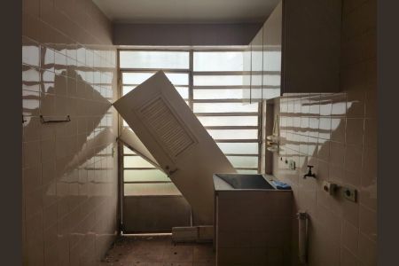 Casa à venda com 218m², 4 quartos e 5 vagas Casa à venda com 218m², 4 quartos e 5 vagasÁrea de Serviço