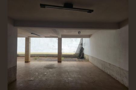 Casa à venda com 218m², 4 quartos e 5 vagas Casa à venda com 218m², 4 quartos e 5 vagasGaragem e Quintal Fundos