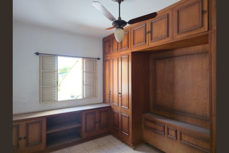 Casa à venda com 218m², 4 quartos e 5 vagas Casa à venda com 218m², 4 quartos e 5 vagasSuíte