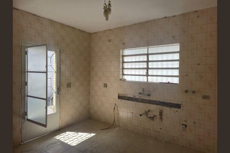 Casa à venda com 218m², 4 quartos e 5 vagas Casa à venda com 218m², 4 quartos e 5 vagasCozinha