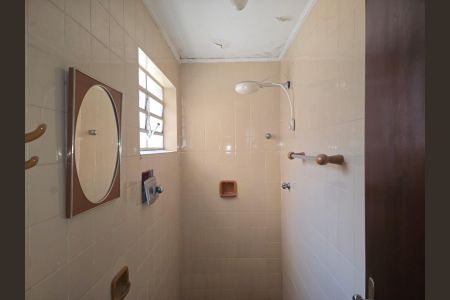 Casa à venda com 218m², 4 quartos e 5 vagas Casa à venda com 218m², 4 quartos e 5 vagasBanheiro de serviço