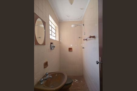 Casa à venda com 218m², 4 quartos e 5 vagas Casa à venda com 218m², 4 quartos e 5 vagasBanheiro de serviço