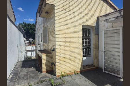 Casa à venda com 218m², 4 quartos e 5 vagas Casa à venda com 218m², 4 quartos e 5 vagasQuintal Frente