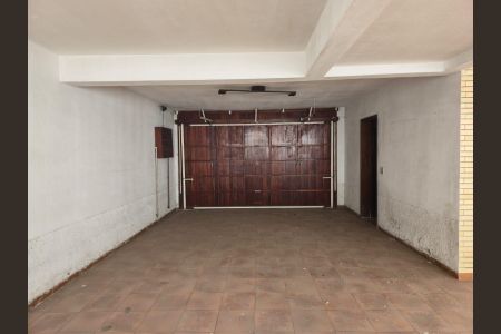 Casa à venda com 218m², 4 quartos e 5 vagas Casa à venda com 218m², 4 quartos e 5 vagasGaragem e Quintal Fundos