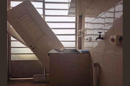 Casa à venda com 218m², 4 quartos e 5 vagas Casa à venda com 218m², 4 quartos e 5 vagasÁrea de Serviço