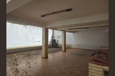 Casa à venda com 218m², 4 quartos e 5 vagas Casa à venda com 218m², 4 quartos e 5 vagasGaragem e Quintal Fundos