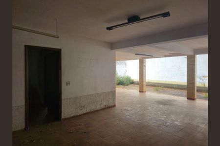 Casa à venda com 218m², 4 quartos e 5 vagas Casa à venda com 218m², 4 quartos e 5 vagasGaragem e Quintal Fundos
