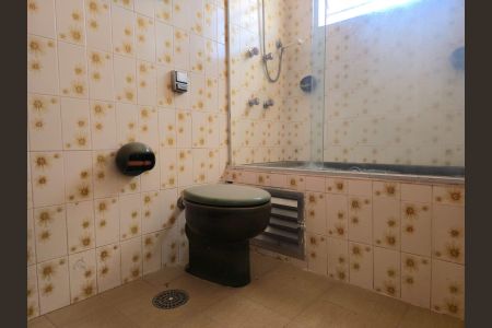 Casa à venda com 218m², 4 quartos e 5 vagas Casa à venda com 218m², 4 quartos e 5 vagasBanheiro da Suíte