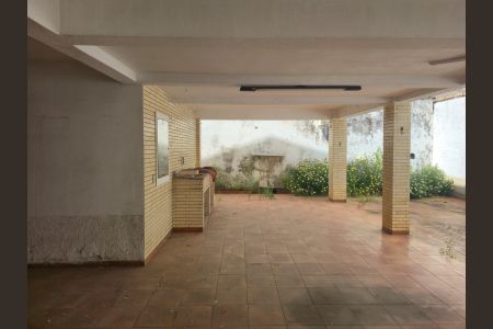 Casa à venda com 218m², 4 quartos e 5 vagas Casa à venda com 218m², 4 quartos e 5 vagasGaragem e Quintal Fundos