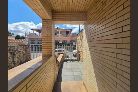 Casa à venda com 218m², 4 quartos e 5 vagas