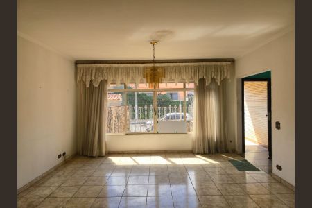 Casa à venda com 218m², 4 quartos e 5 vagas Casa à venda com 218m², 4 quartos e 5 vagasSala