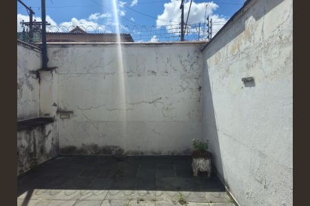 Casa à venda com 218m², 4 quartos e 5 vagas Casa à venda com 218m², 4 quartos e 5 vagasQuintal Frente