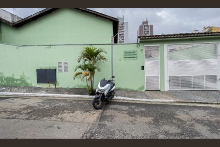 Casa de condomínio à venda com 57m², 2 quartos e 1 vagaFachada