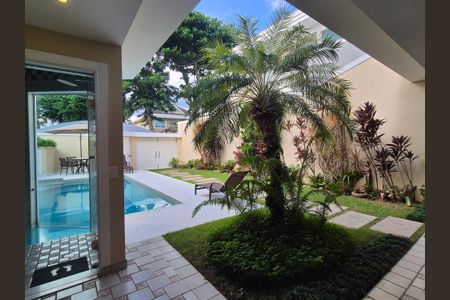 Casa de condomínio à venda com 435m², 5 quartos e 3 vagas