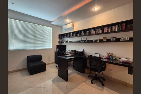 Casa de condomínio à venda com 435m², 5 quartos e 3 vagas