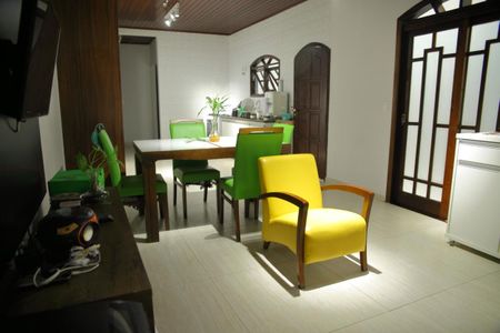 Casa para alugar com 200m², 2 quartos e 2 vagasSala