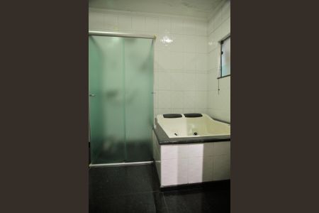 Casa à venda com 200m², 2 quartos e 2 vagasBanheiro da Suíte 1 