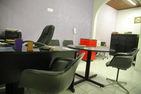 Casa para alugar com 200m², 2 quartos e 2 vagasSuíte 2 /Escritório 