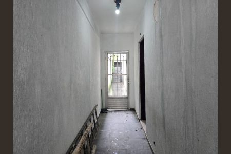 Casa para alugar com 125m², 3 quartos e sem vaga Casa para alugar com 125m², 3 quartos e sem vagaCorredor acesso a garagem