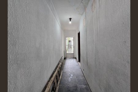 Casa para alugar com 125m², 3 quartos e sem vaga Casa para alugar com 125m², 3 quartos e sem vagaCorredor acesso a garagem