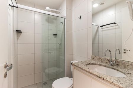 Banheiro de kitnet/studio para alugar com 1 quarto, 20m² em República, São Paulo