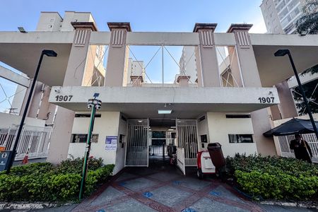 Fachada com Plaquinha de apartamento para alugar com 2 quartos, 55m² em Brás, São Paulo
