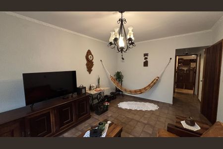 Casa à venda com 240m², 3 quartos e 2 vagasSala