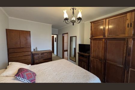 Casa à venda com 240m², 3 quartos e 2 vagasSuite