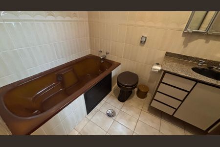 Casa à venda com 240m², 3 quartos e 2 vagasBanheiro da Suíte