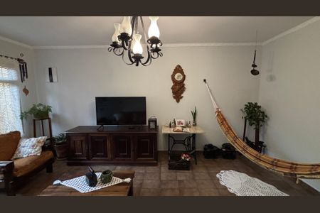 Casa à venda com 240m², 3 quartos e 2 vagasSala
