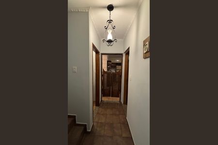 Casa à venda com 240m², 3 quartos e 2 vagasCorredor