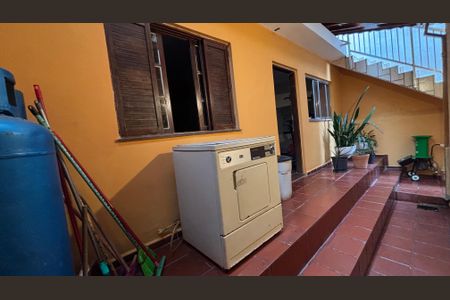 Casa à venda com 240m², 3 quartos e 2 vagasQuintal