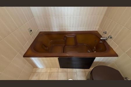 Casa à venda com 240m², 3 quartos e 2 vagasBanheiro da Suíte