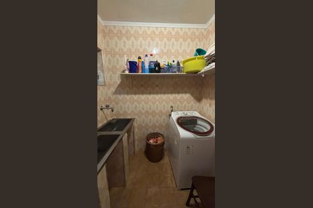 Casa à venda com 240m², 3 quartos e 2 vagasÁrea de Serviço