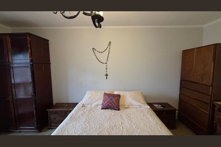 Casa à venda com 240m², 3 quartos e 2 vagasSuite
